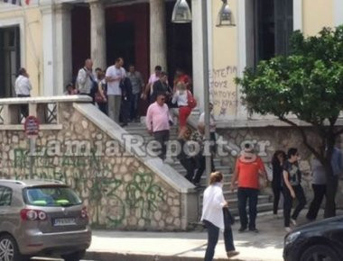 Τηλεφώνημα για βόμβα στα Δικαστήρια Λαμίας - Εκκενώθηκε και αποκλείστηκε (φωτό)